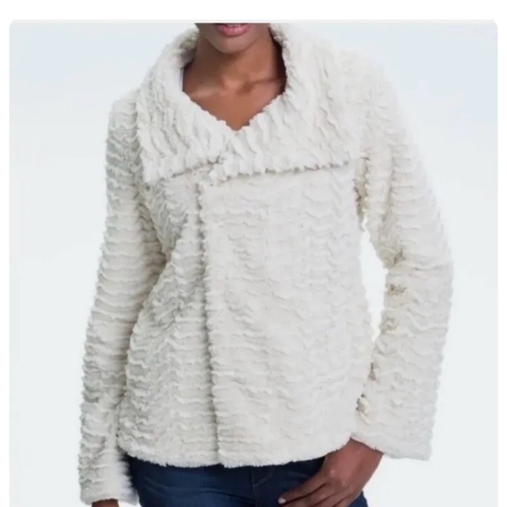 PATAGONIA WOMENS PELAGE FAUX FUR JACKET CREAM WHITE COLOR - Picture 2 of 11